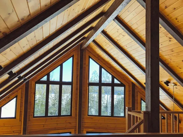Innenausbau mit Holzdecke und Galerie von Zimmerei Kappler
