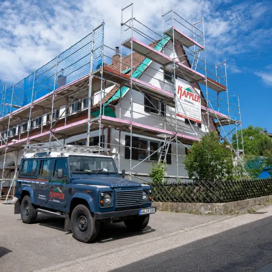 Zimmerei Kappler Bad Liebenzell — Fahrzeug und Team für Holzbau