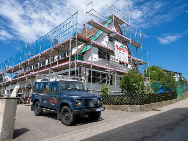 Zimmerei Kappler Bad Liebenzell — Fahrzeug und Team für Holzbau